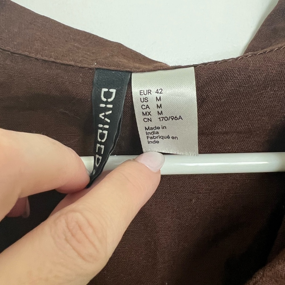 Cropped Linen Button Down - Picture 3 of 6
